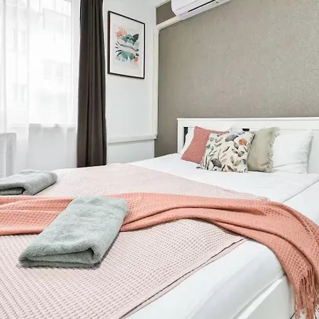 Modern Hideaway On Victor Hugo W Ac By Nw * בודפשט